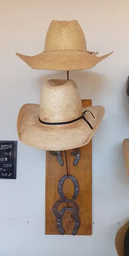 Porta chapéu para 4 chapéus 