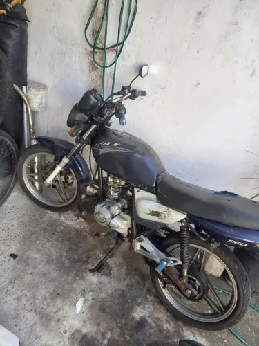 Max 125 atrasada só pra rodar