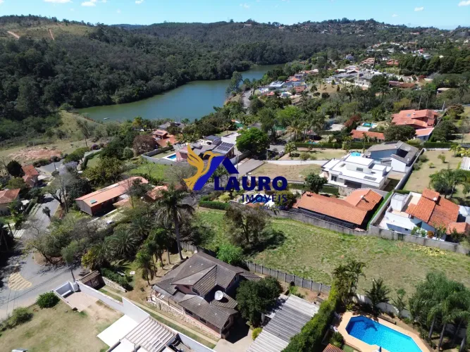 Terreno de 1.000m² em Condomínio Chácaras do Lago, Vinhedo-SP: sua oportunidade de constru