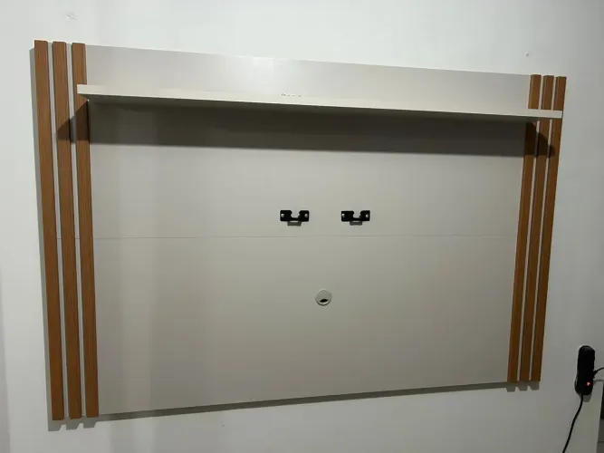 Painel de tv 55 polegadas com prateleira 