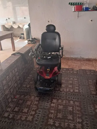 Vendo cadeira motorizada para deficiente