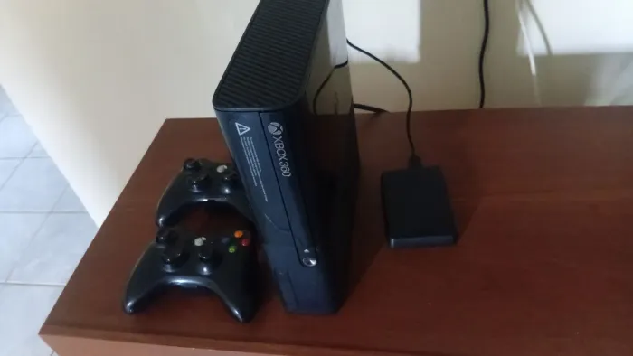 Vende-se xbox 360 super slim desbloqueado