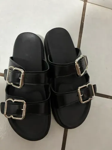 Papete preta feminina