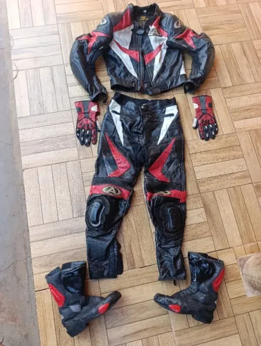 Macacão de couro motociclista