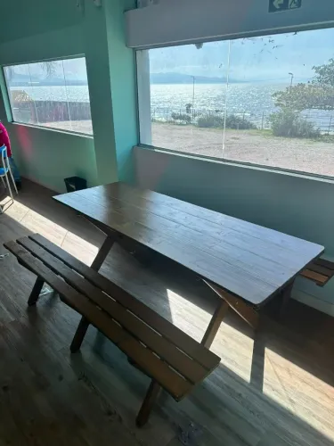 Mesa de madeira externa (grande) Estado: semi novo
