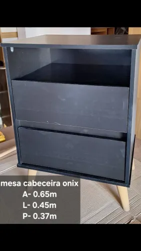 Mesinha de cabeceira