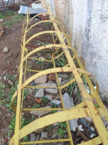 Escada de marinheiro com gaiola de proteção, guarda-corpo. 3m20cmx70cm com chapa de 5cmx1c