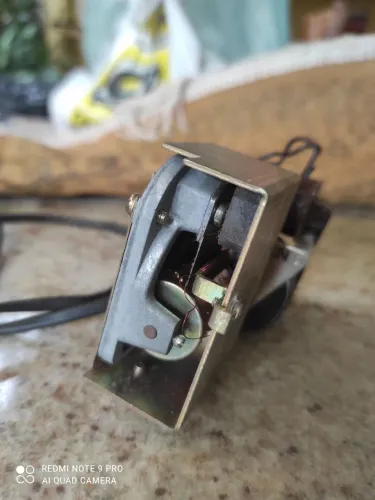 Mecanismo da caixinha de música ,110 volts, funcionando: