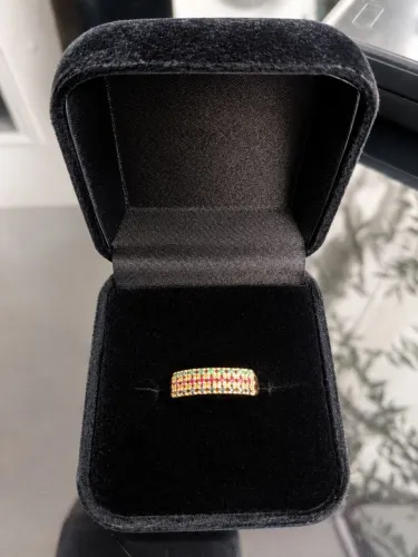 Anel de ouro 18k com rubi, brilhante , Zafira e esmeralda