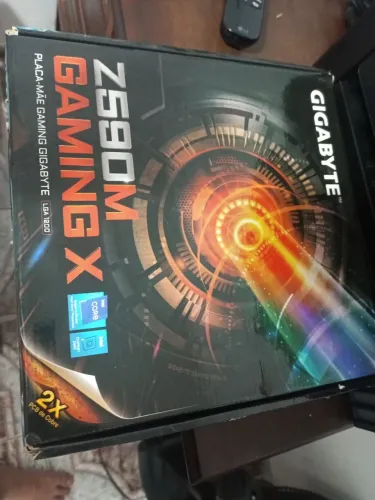Placa Mãe e SSD de 2T semi novos funcionando perfeitamente apenas 4 meses de uso.
