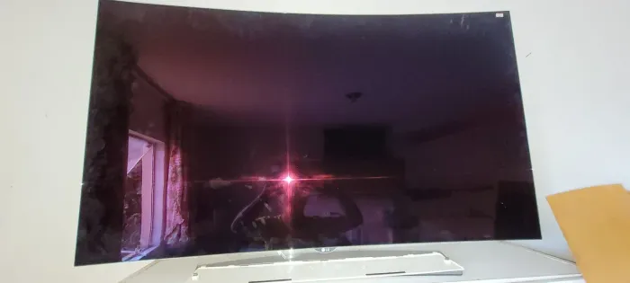 2 TVs OLED E LED