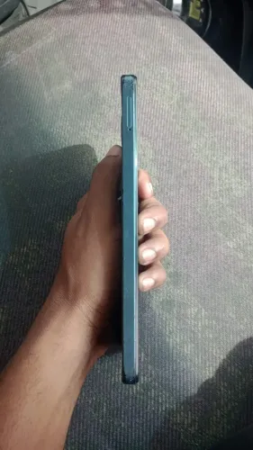 Redimi C13 256G e 8 De RAM, câmera traseira trincada não interfere em nada, Tela 100%