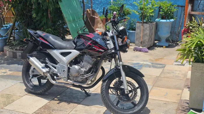 Honda CBX 250 Twister 2004
