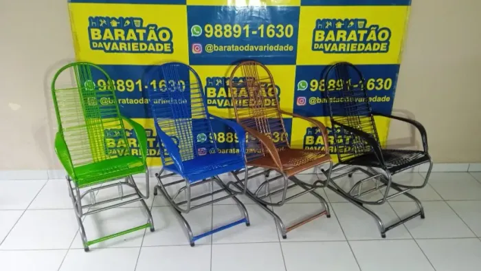 CADEIRA DE MOLAS EM FITILHO PLASTICO