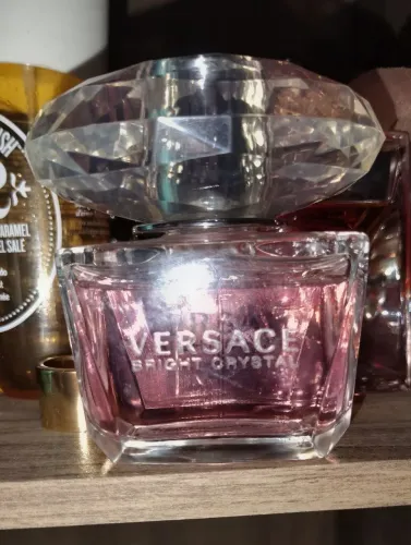 Versace bright cristal 90ml, volumetria restante 85ml.