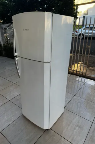 Geladeira De duas portas Frost Free de 450 litros