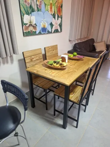 Mesa de quatro lugares