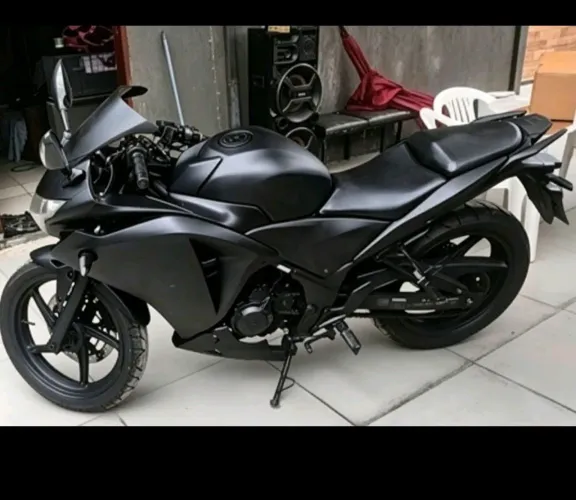 CBR250r de garagem