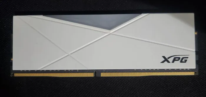 ram ddr4 8g 3200mhz xpg branca