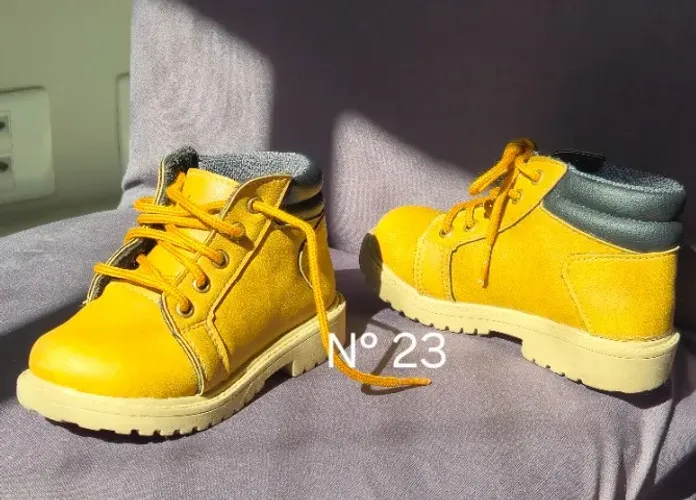  Bota coturno -N° 23 -R$ 35,00
