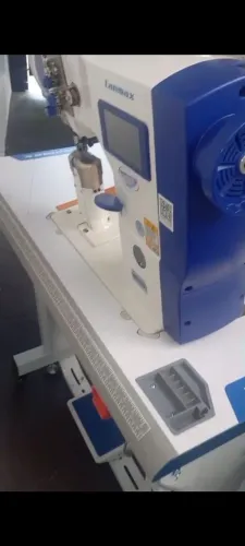 Máquina de pesponto eletrônica