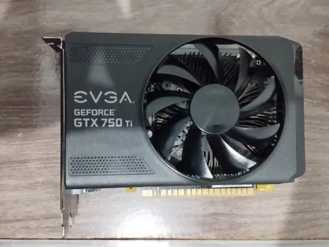 Placa de vídeo GTX 750 ti