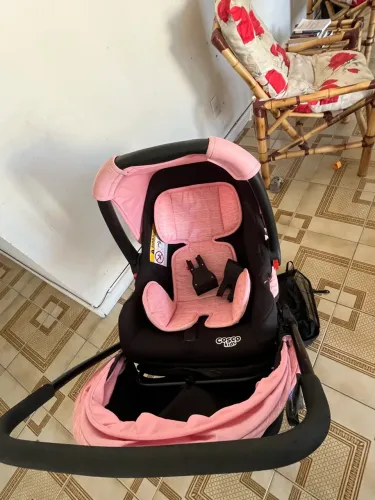 CARRINHO DE BEBÊ + BEBÊ CONFORTO