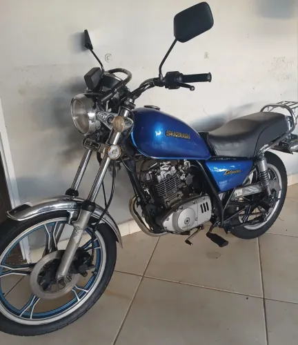 Oportunidade única moto extra completa valor e só no dinheiro só tranferir