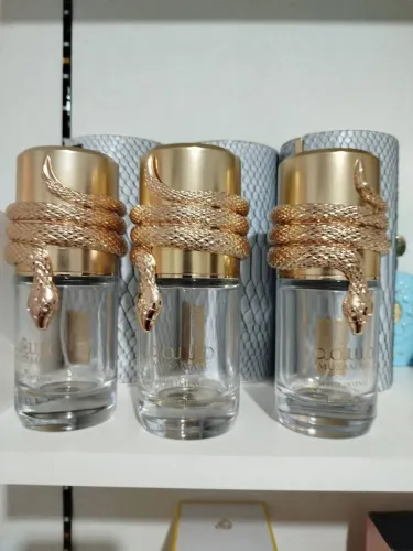 Vidros de perfumes vazios