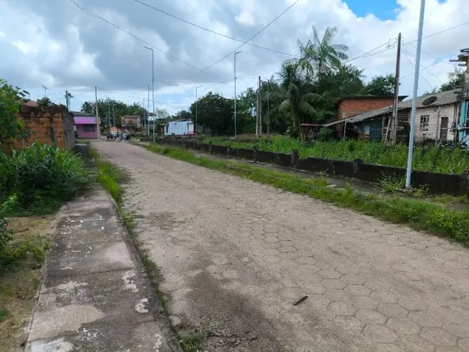 VENDE-SE TERRENO COM CASA NO CENTRO DE SANTANA