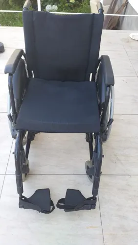 Cadeira de rodas ORTOBRAS, AVD, desmontável e articulada.