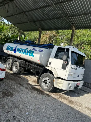 Caminhão pipa água limpa 