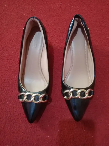 Vende-se um sapato ?