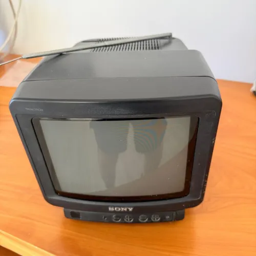 TV Sony Trinitron CRT Colorida Vintage - Excelente para Games Retrô