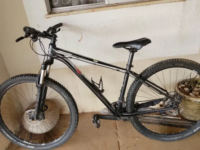 Bicicleta moto banke semi nova freios a disco 