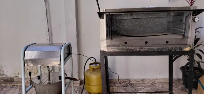 Forno industrial a gás e Misturador de massas