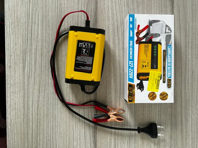 Carregador de Bateria Automotivo Portátil Simake 12V 2A para Moto, Carro e Barco