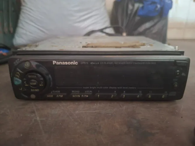 Rádio toca CD Panasonic DP975 automotivo