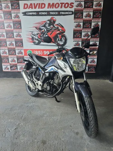 Titan 160 edição especial 40 anos