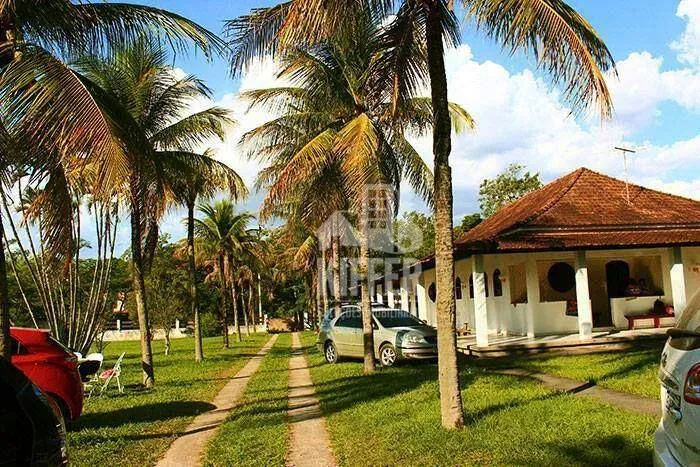 Sítio com 3 dormitórios à venda, 10000 m² por R$ 1.500.000,00 - Retiro - Itaboraí/RJ