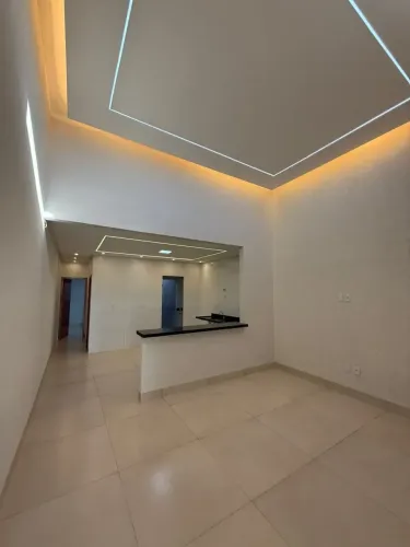 Nobres acabamentos em mármore e granitos porcelanato pé direito alto rodapé embutido ilumi