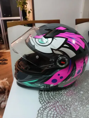 Cap LS2 top pouco tempo de uso tá zero