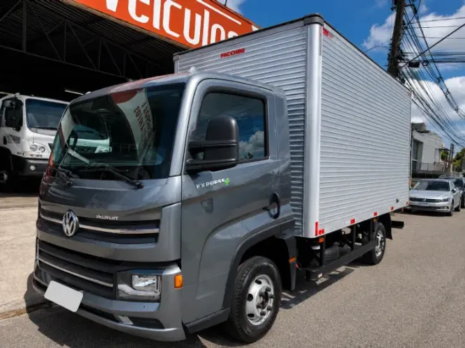 Volkswagen Delivery Express 3.0 Prime + Baú (CNH B)