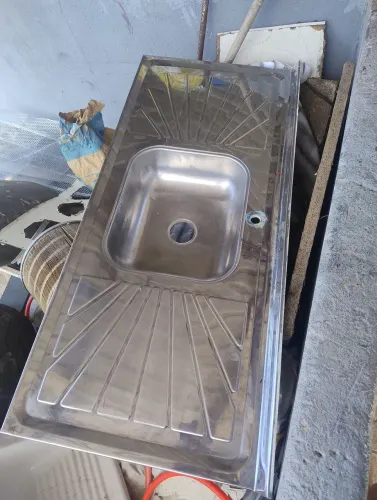 Vendo pia de cozinha e taque de lava roupa