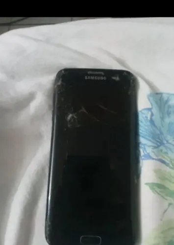 Celular com defeito