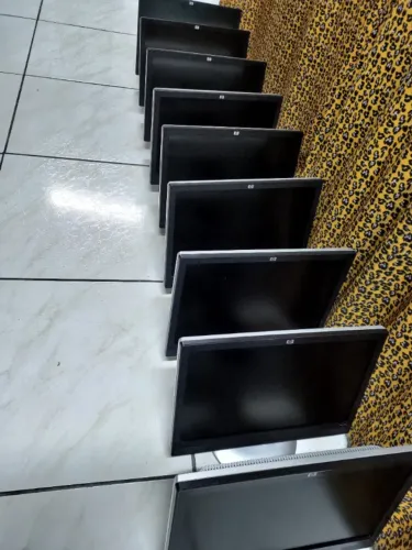 LOTE DE 9 MONITOR HP 17 POLEGADAS POR 800