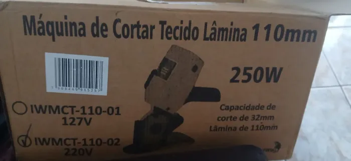 Máquina de cortar tecido