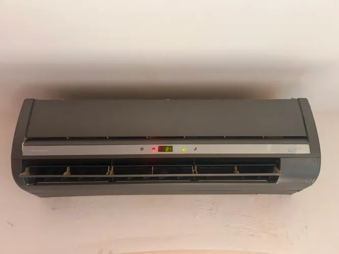 Ar condicionado Cônsul 9.000 btus - Funcionando