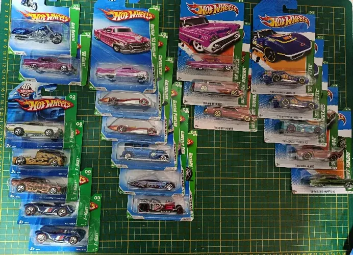 Lote 22 Carrinhos Hot Wheels T-Hunt$ / Treasure Hunt