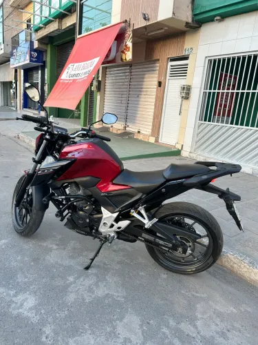 CB 300 f 2025